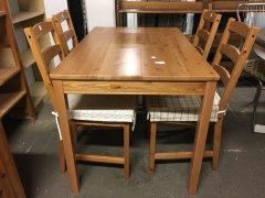 Köksbord + 4st stolar